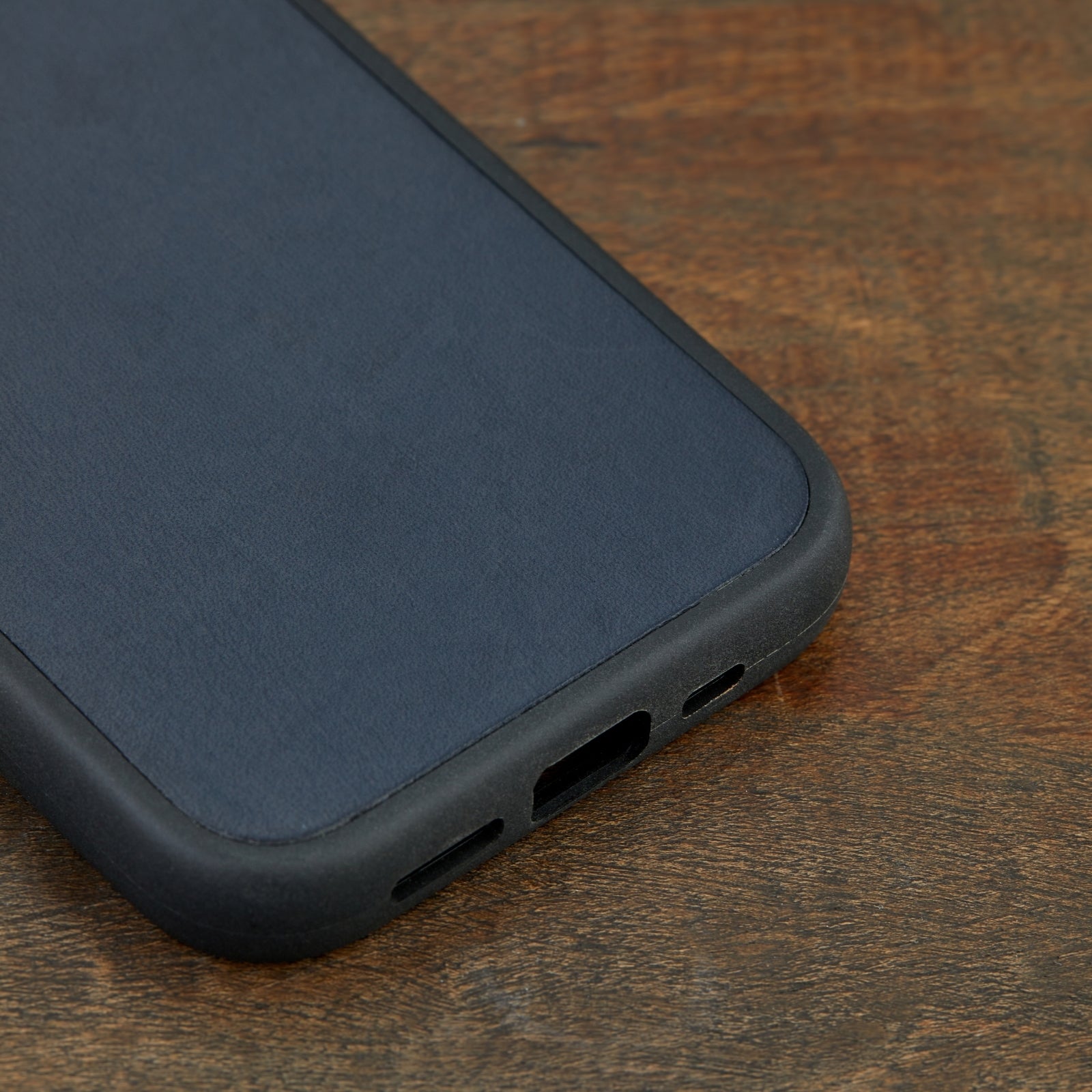 Monte Deri Yüzeyli İphone Kılıfı