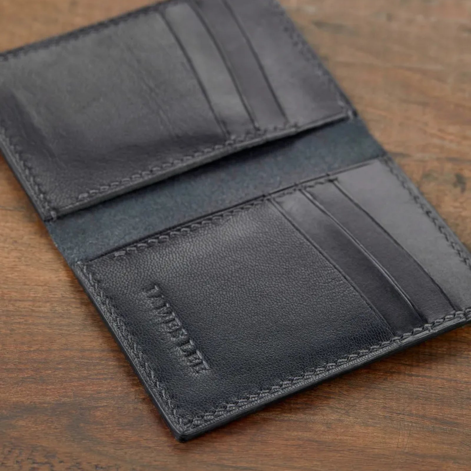 Nero Bi Fold Dikey Deri Kartlık